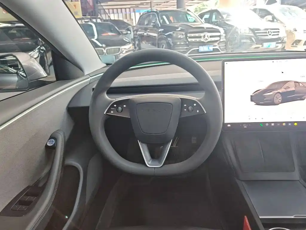 Фото 11 - Tesla Model 3