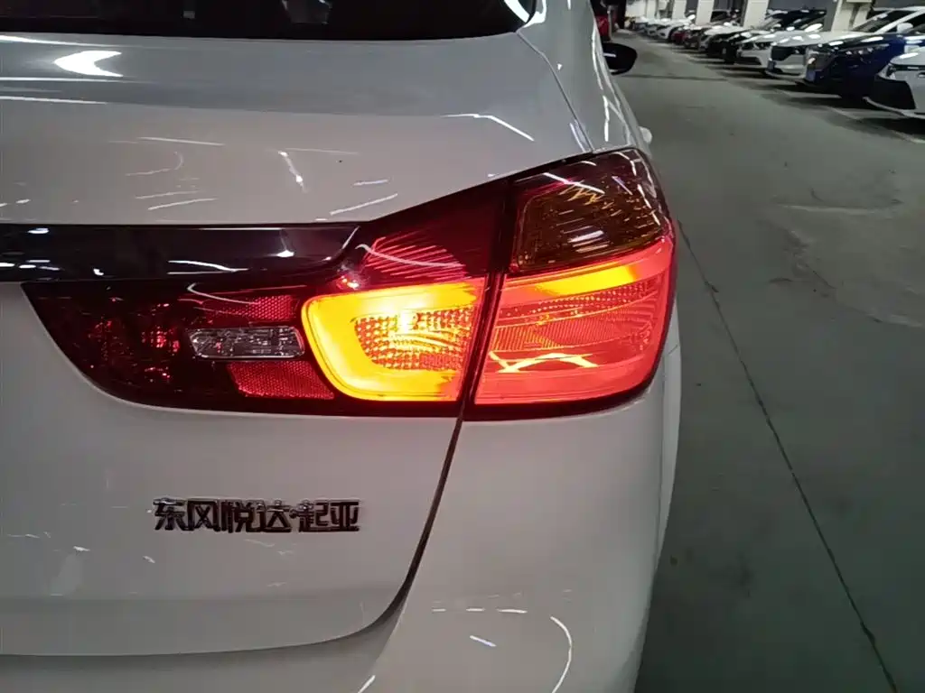 Kia K3 2015 1.6L Automatic GLS фото 8