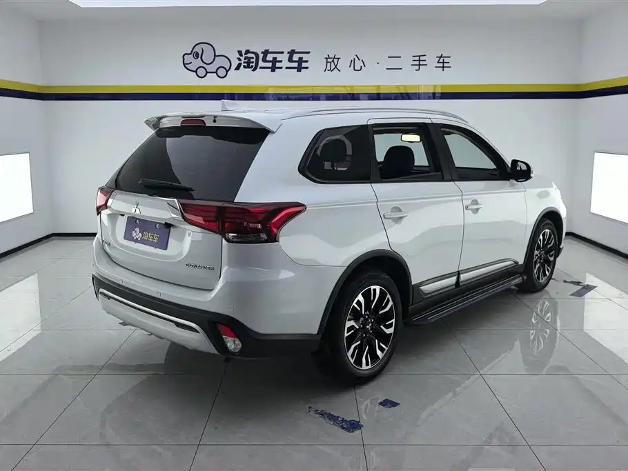 Mitsubishi Outlander 2019 2.0L 2WD Enjoy Edition 5-seater China V фото 3