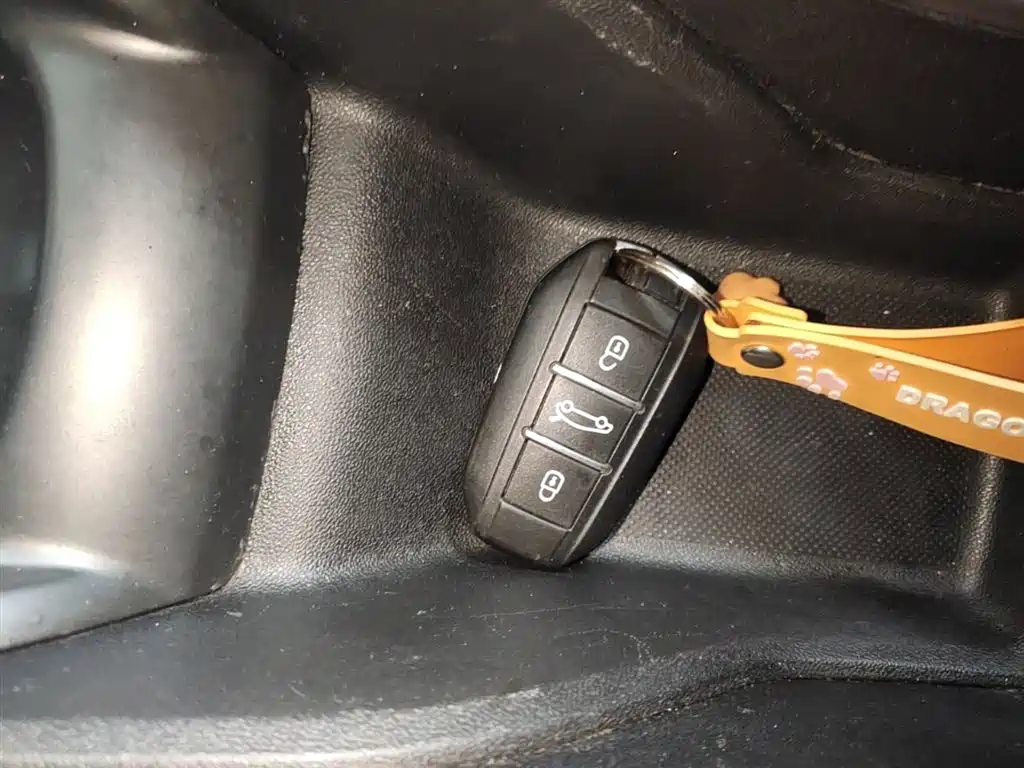Peugeot 2008 2014 1.6L Automatic Navigation Edition фото 9