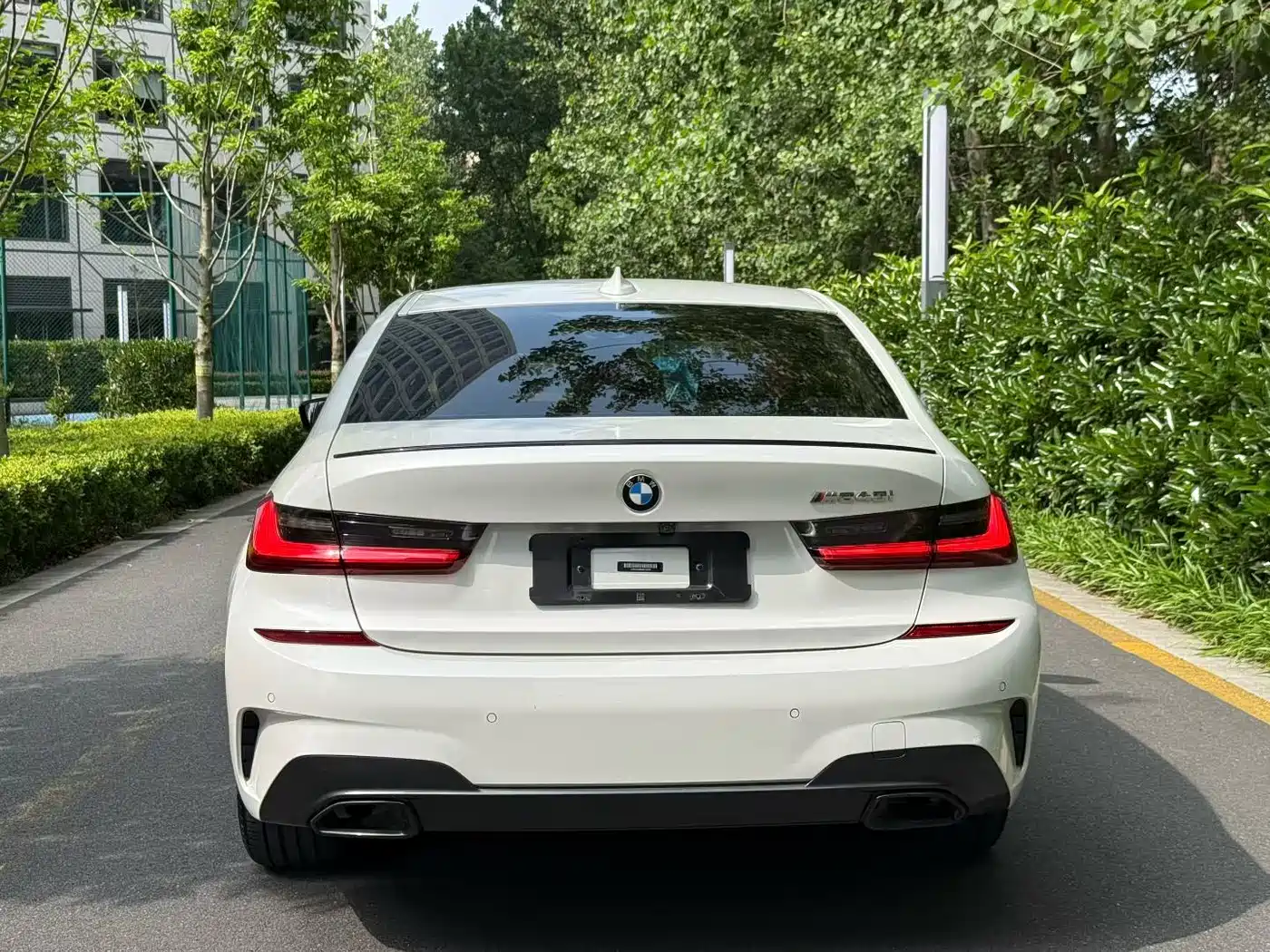 BMW 3 Series 2022 Facelift 325i M Sport Shadow Edition фото 4