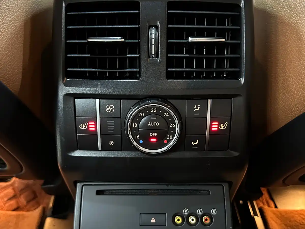 Mercedes-Benz GLS 2016 GLS 400 4MATIC Luxury фото 24