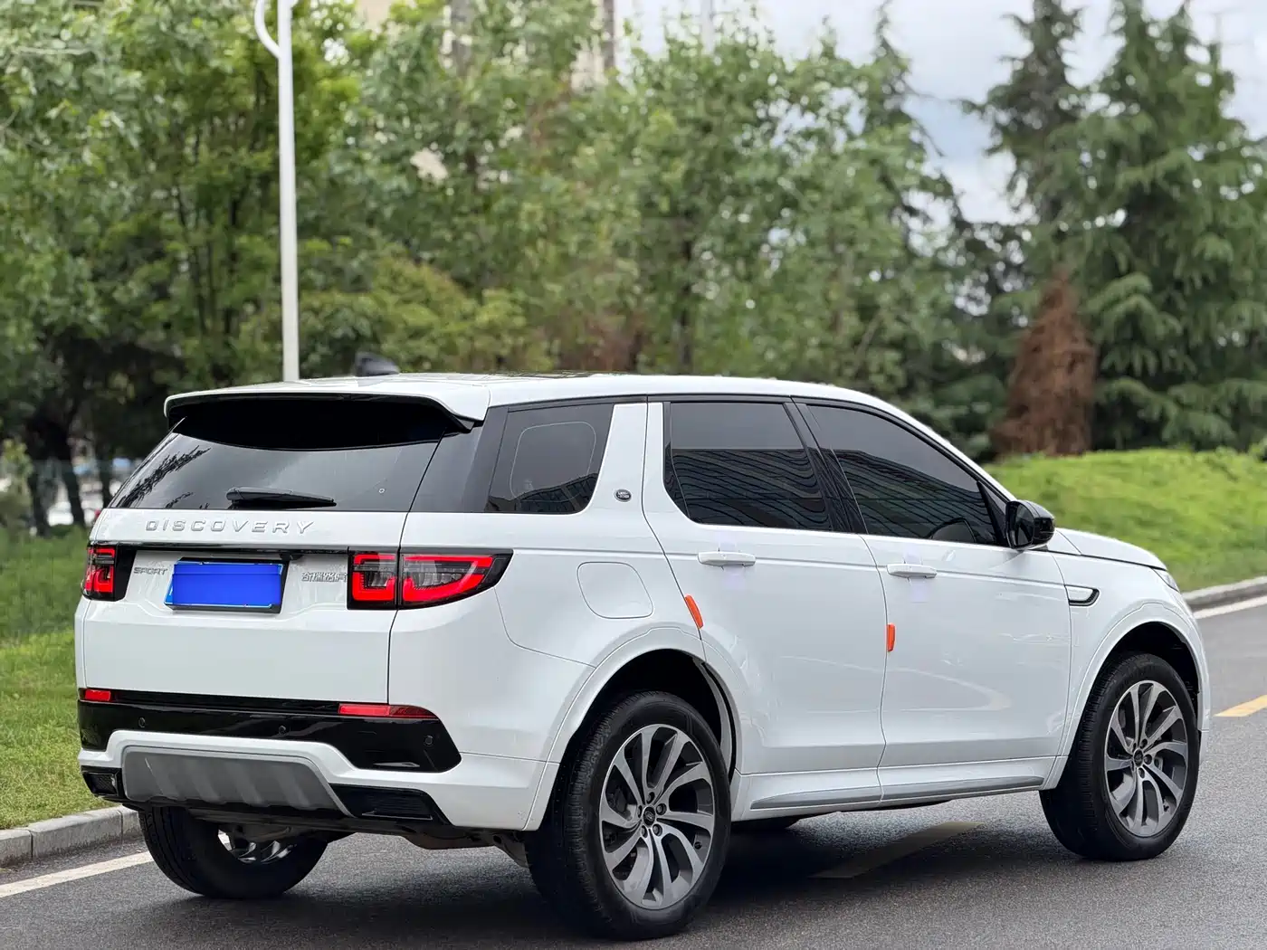 Land Rover Discovery Sport 2024 Performance Technology Edition фото 10