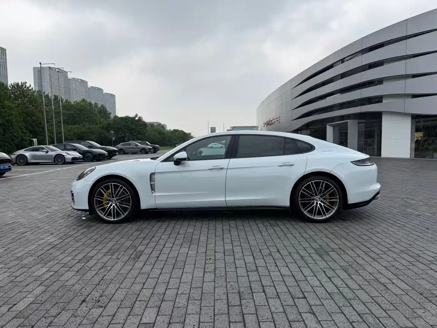 Porsche Panamera 2023 Panamera 4 Executive Long Wheelbase 2.9T фото 3