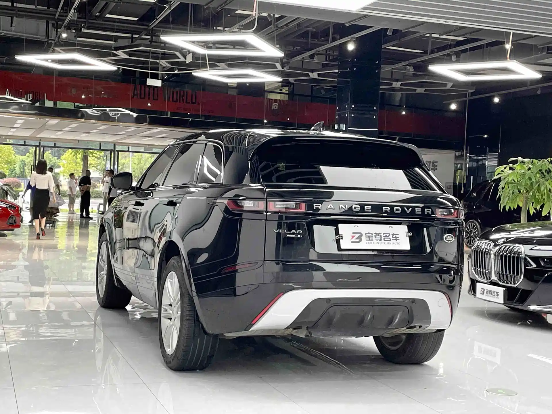 Фото 12 - Land Rover Range Rover Velar