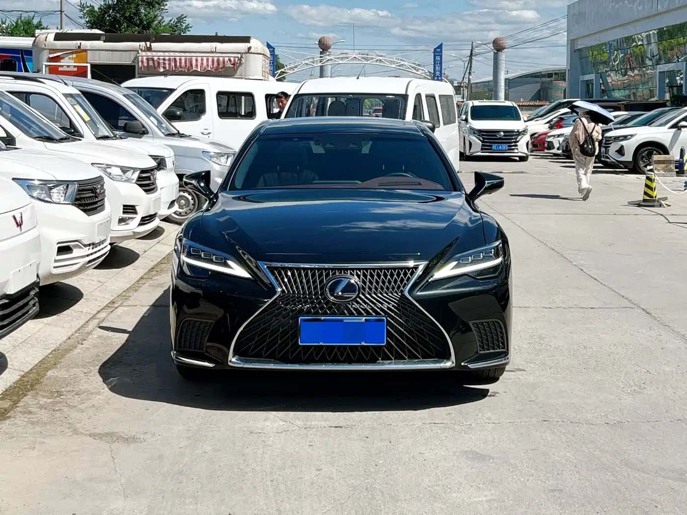 Lexus LS 2020 500h Executive (China VI) фото 2