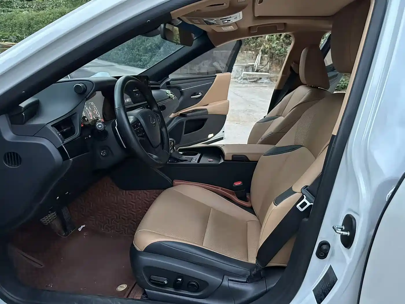 Lexus ES 2023 200 Excellence Edition фото 5
