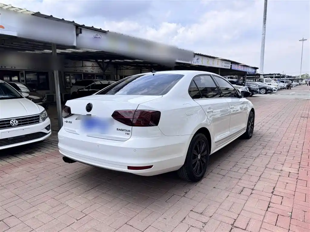 Volkswagen Sagitar 2015 1.6L Manual Comfort фото 7