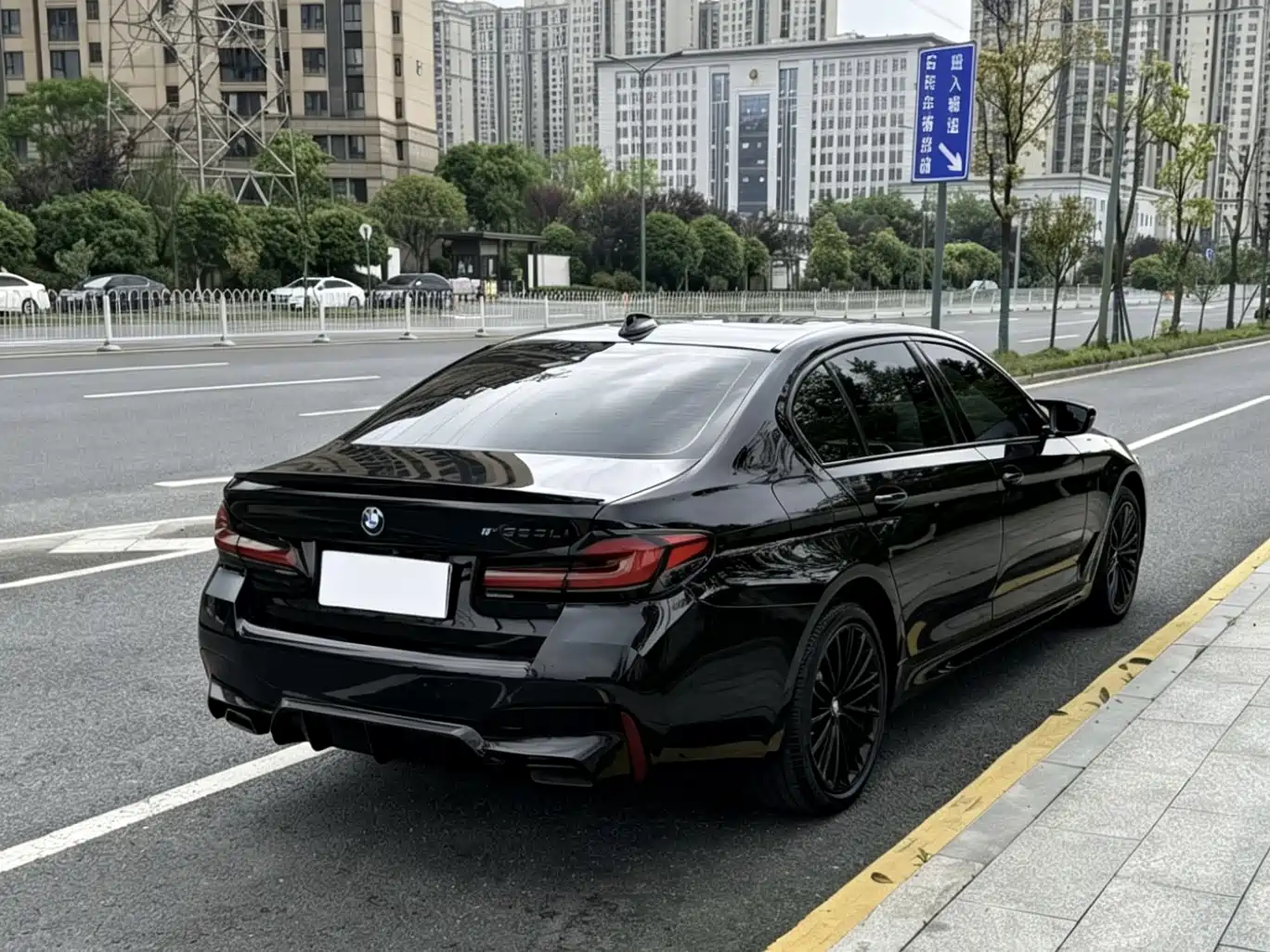 BMW 5 Series 2022 Facelift 530Li Leading M Sport Package фото 9
