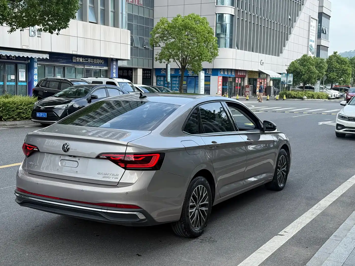 Volkswagen Sagitar 2024 200TSI Manual Flying Edition фото 7