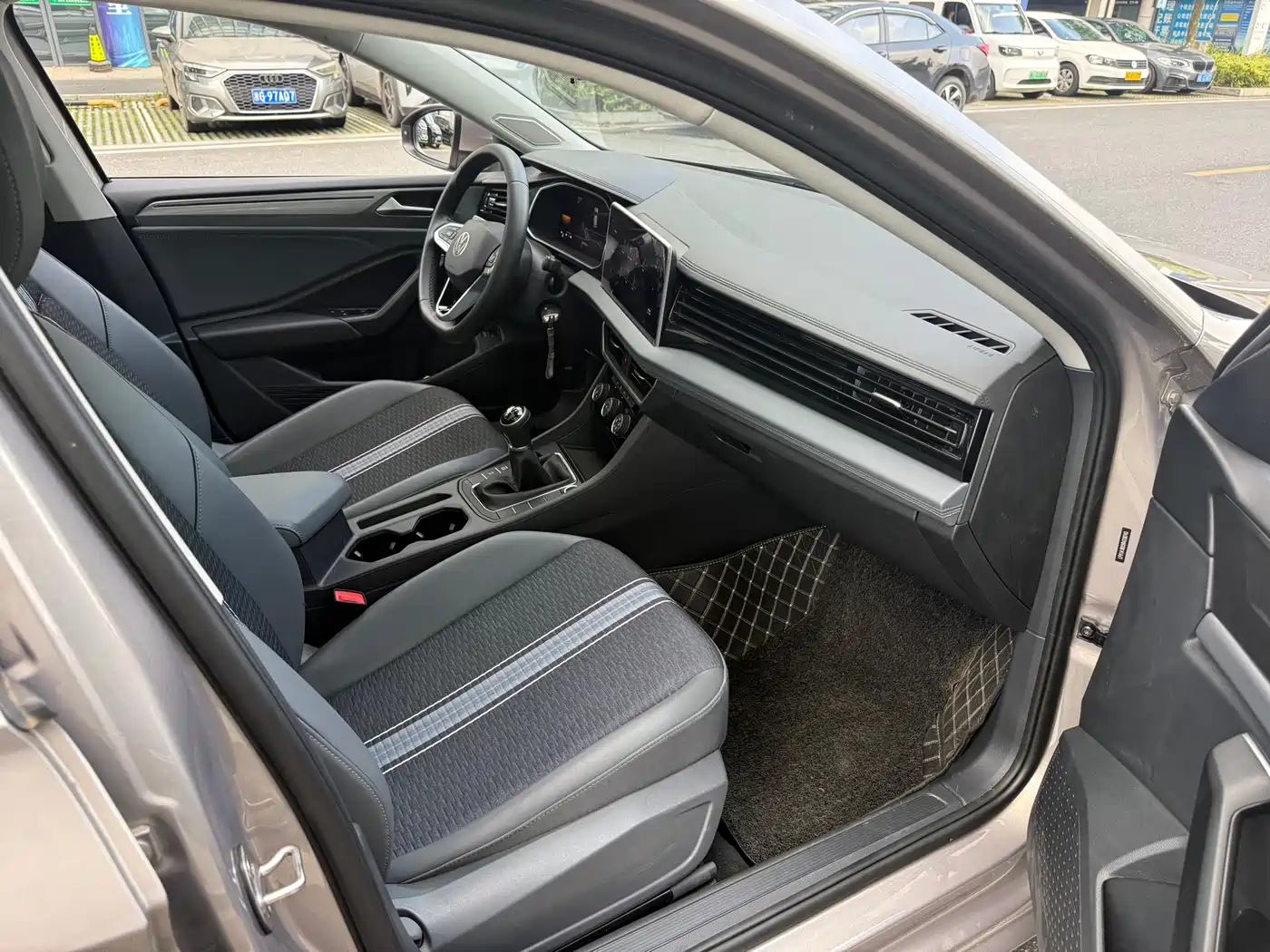 Volkswagen Sagitar 2024 200TSI Manual Flying Edition фото 12