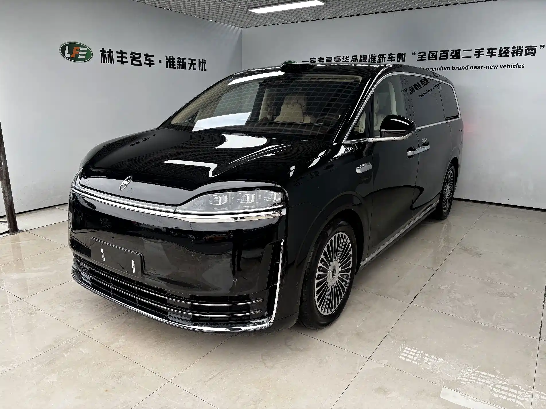 Фото 1 - Zhijie Zunjie MPV