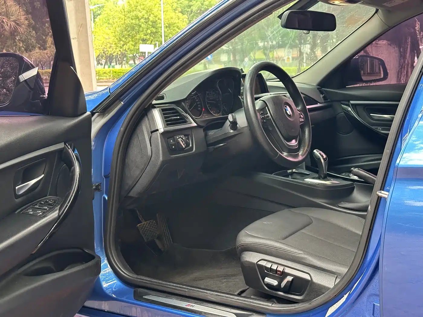 BMW 3 Series 2017 320Li M Sport фото 6