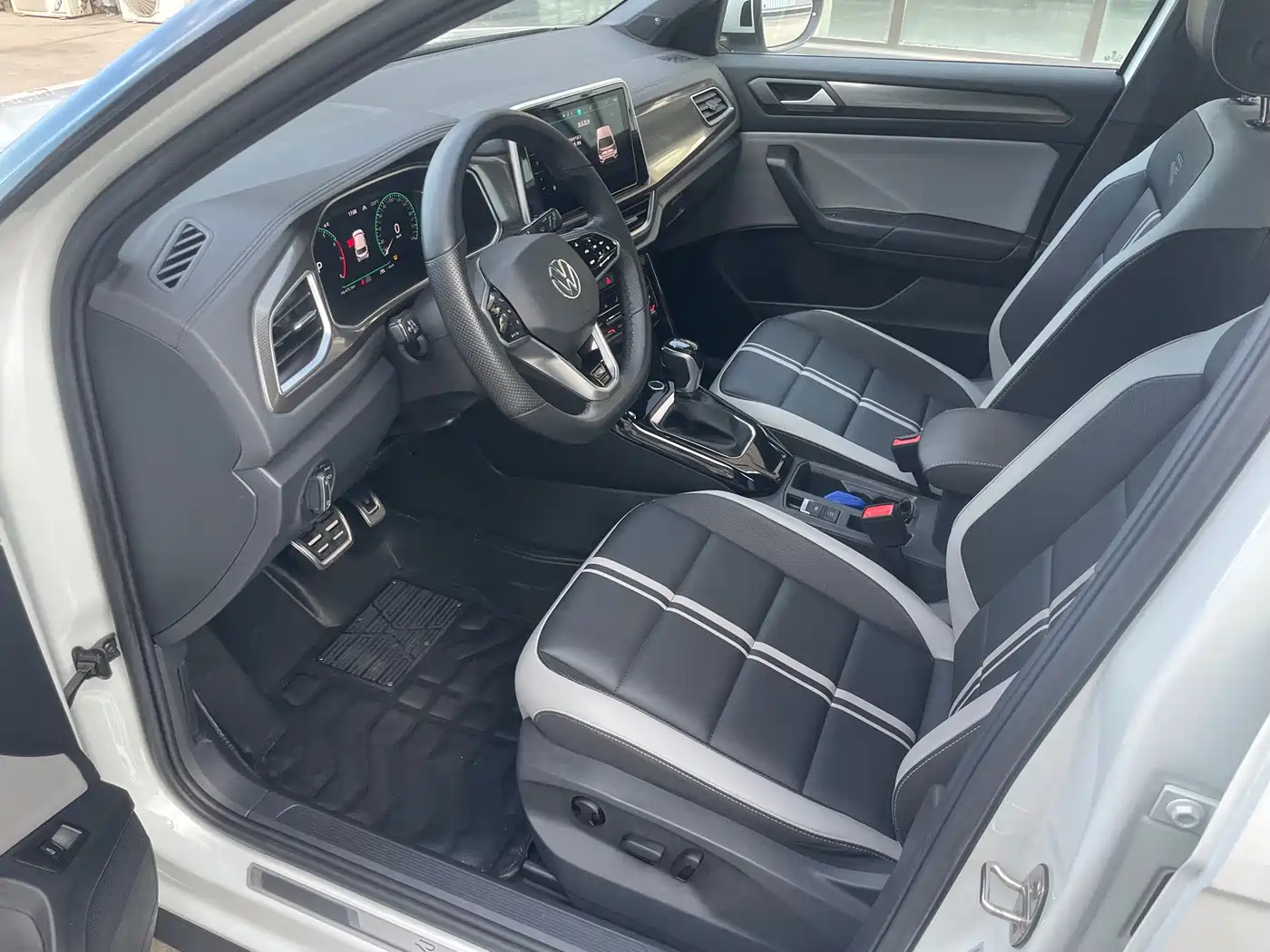 Volkswagen T-ROC 2023 300TSI DSG 2WD Starlight Edition фото 7