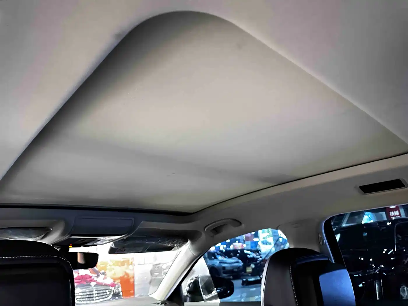 Volkswagen Passat 2025 Outstanding 330TSI Starlight Elite Edition фото 10
