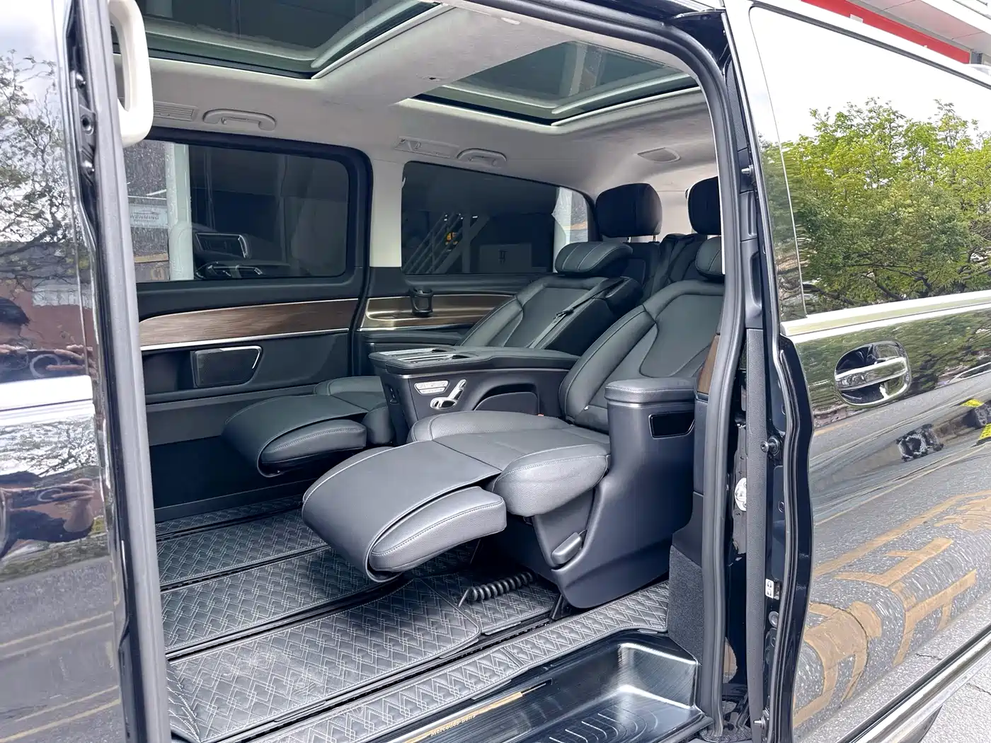 Mercedes-Benz V-Class 2021 V 260 L Long Wheelbase Luxury Edition фото 15
