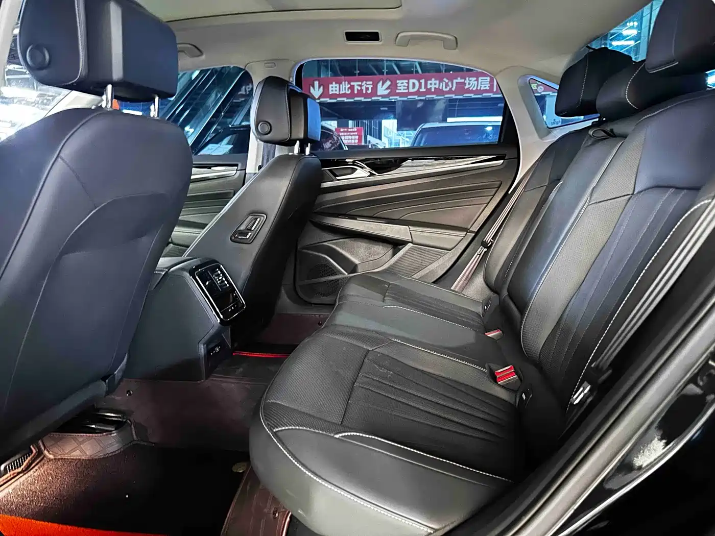 Volkswagen Passat 2025 Outstanding 330TSI Starlight Elite Edition фото 7