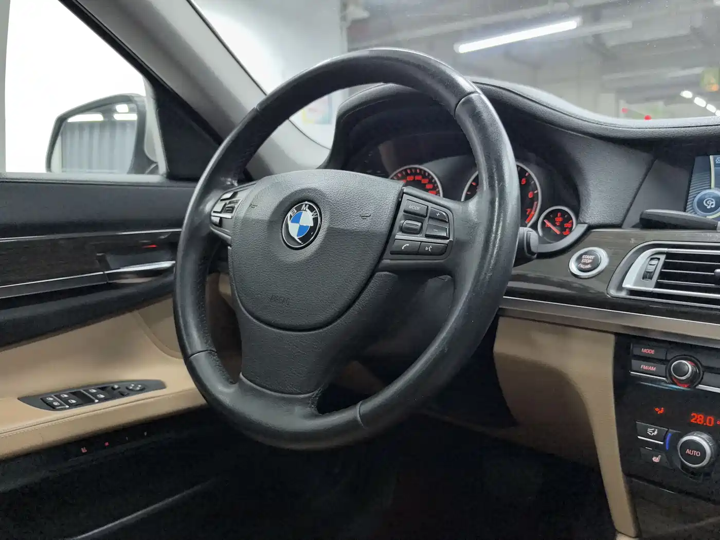 BMW 7 Series 2009 730Li Luxury фото 9