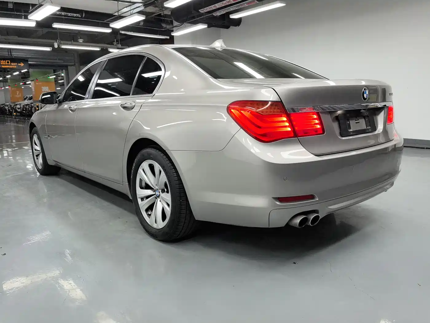 BMW 7 Series 2009 730Li Luxury фото 16