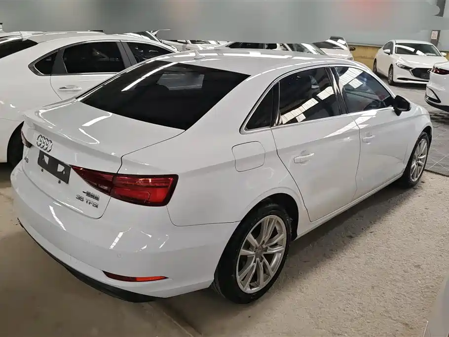 Audi A3 2018 30th Anniversary Limousine 35 TFSI Progressive фото 3