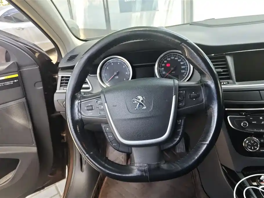 Peugeot 508 2015 1.8THP Auto Flagship Edition фото 15