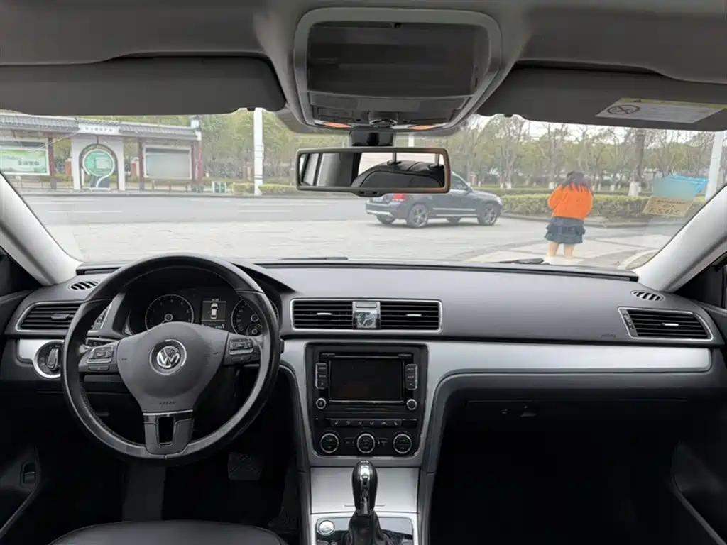 Volkswagen Passat 2014 1.8TSI DSG Executive Edition фото 13