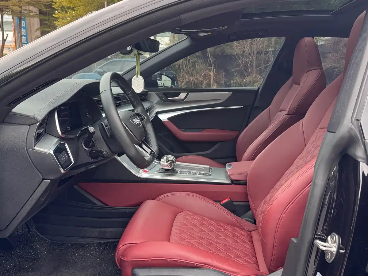 Audi A7L 2024 45 TFSI quattro S-line Black Warrior Edition фото 4