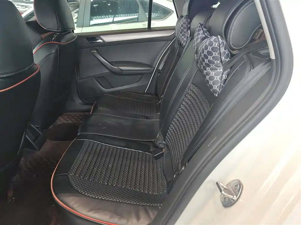 Škoda Skoda Rapid Spaceback 2016 1.6L Manual Pioneer Edition фото 13