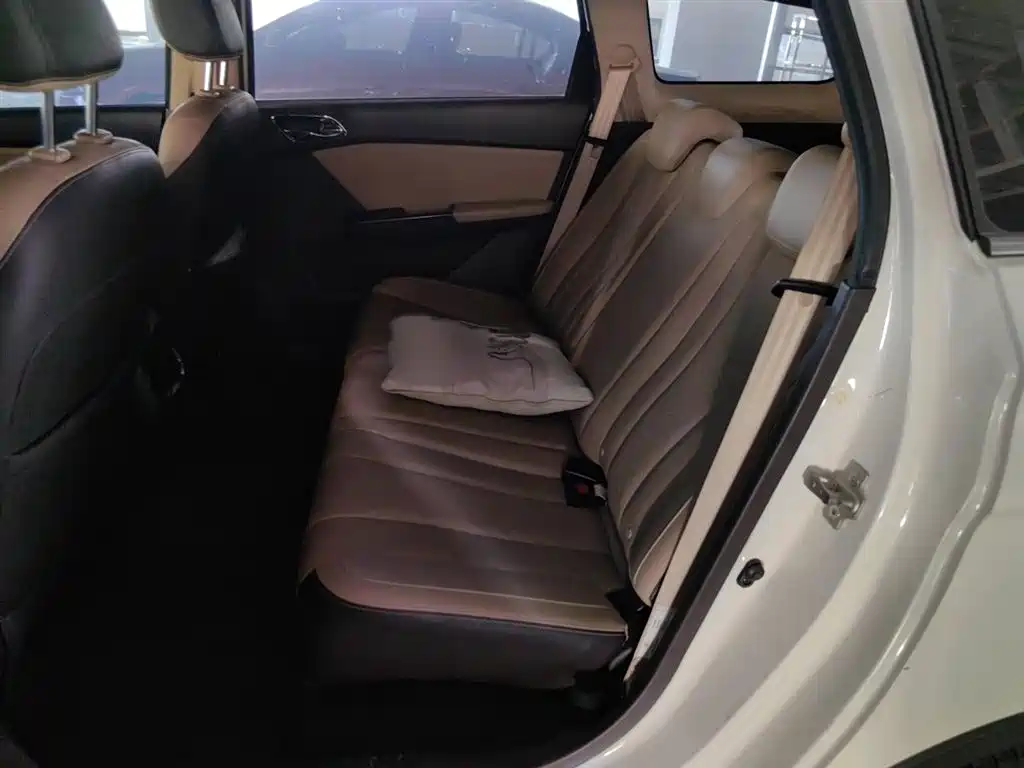 Baojun 310W 2019 2017 1.5L Manual Fashion Edition (China V)