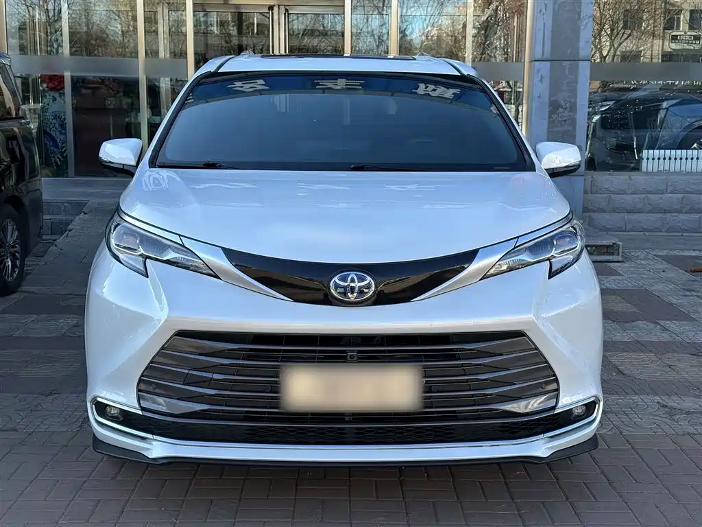 Toyota Sienna 2023 2.5L Hybrid Ultimate Edition фото 20