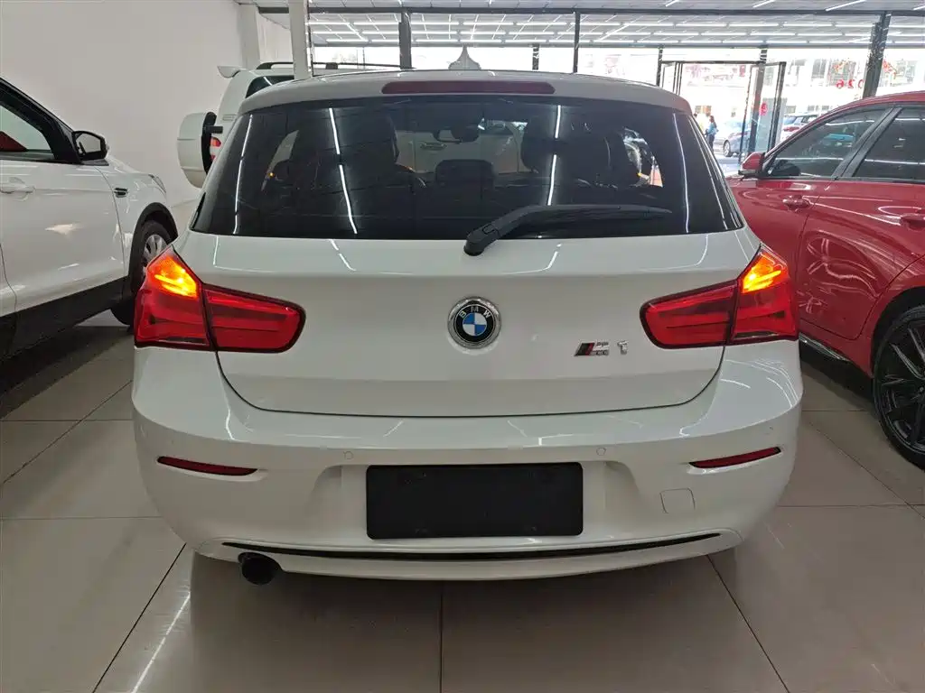 BMW 1 Series (Import) 2018 118i Sport Design Package фото 6