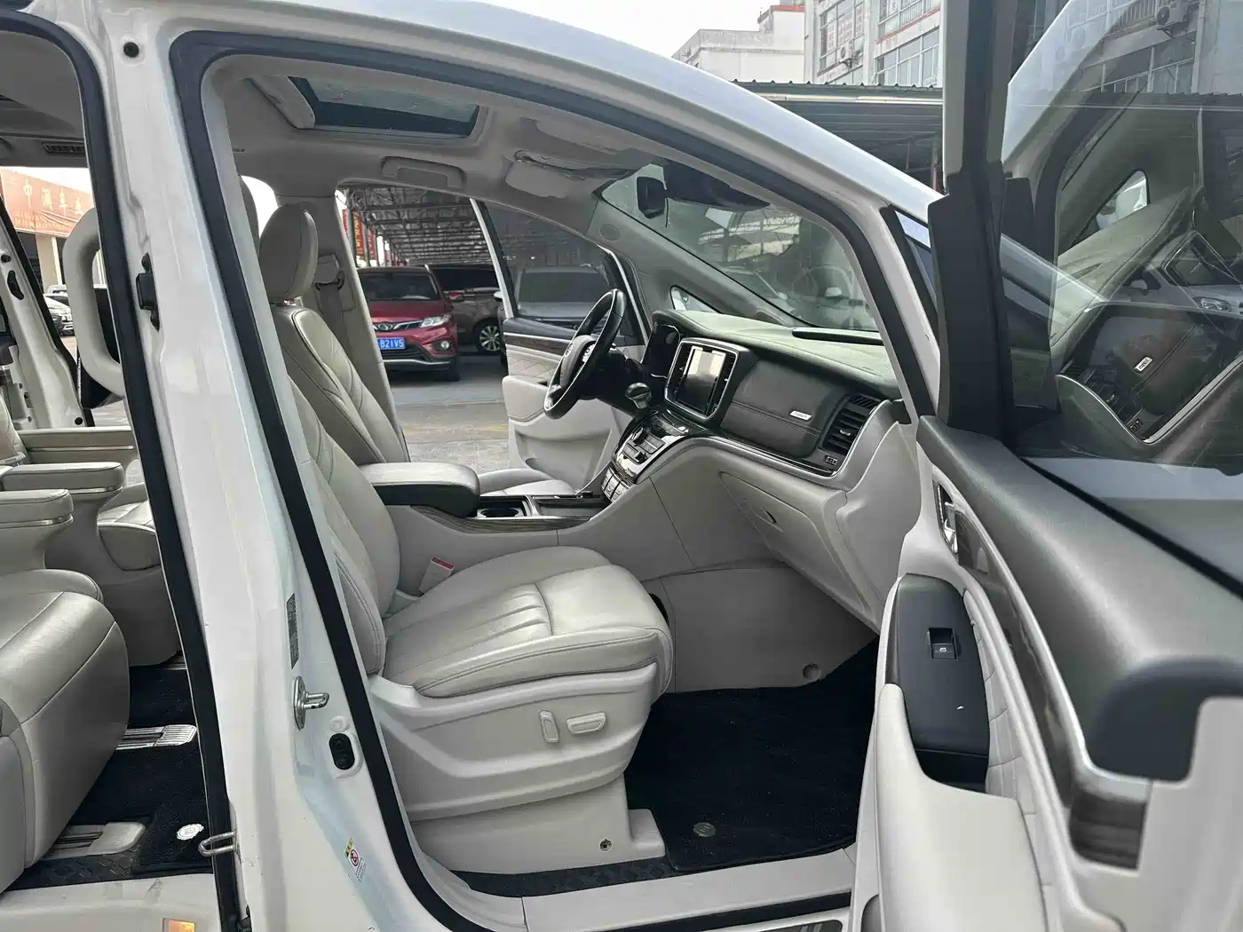 GAC Trumpchi Trumpchi M8 2018 320T Flagship Edition фото 9