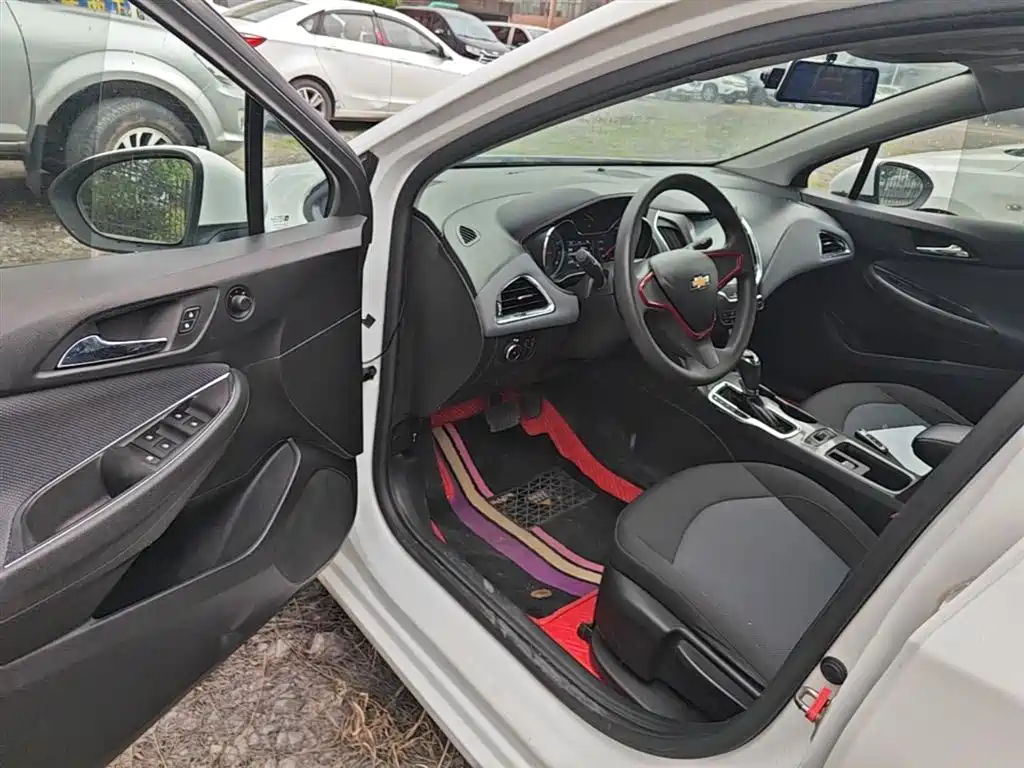 Chevrolet Cruze 2018 320 Automatic Pioneer Sunroof Edition фото 15