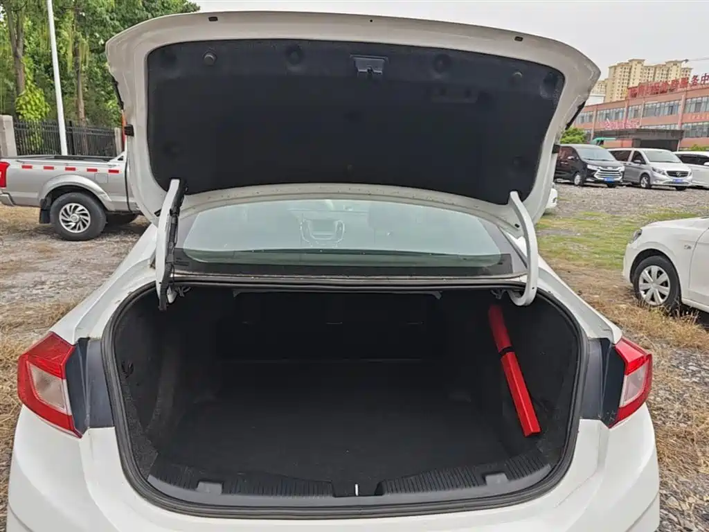 Chevrolet Cruze 2018 320 Automatic Pioneer Sunroof Edition фото 18