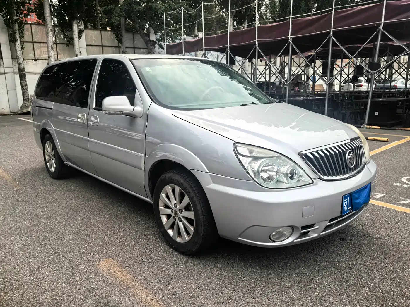 Buick GL8 2011 2.4L LT Executive Edition фото 5