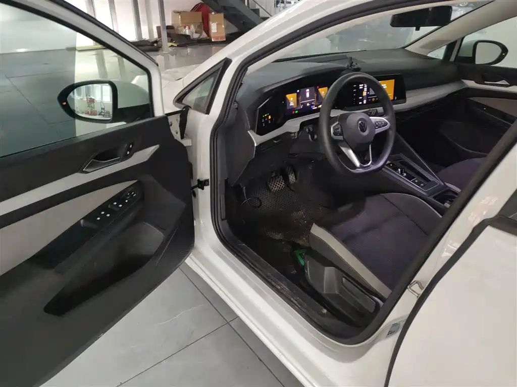 Volkswagen Golf 2023 Model 200TSI DSG фото 12