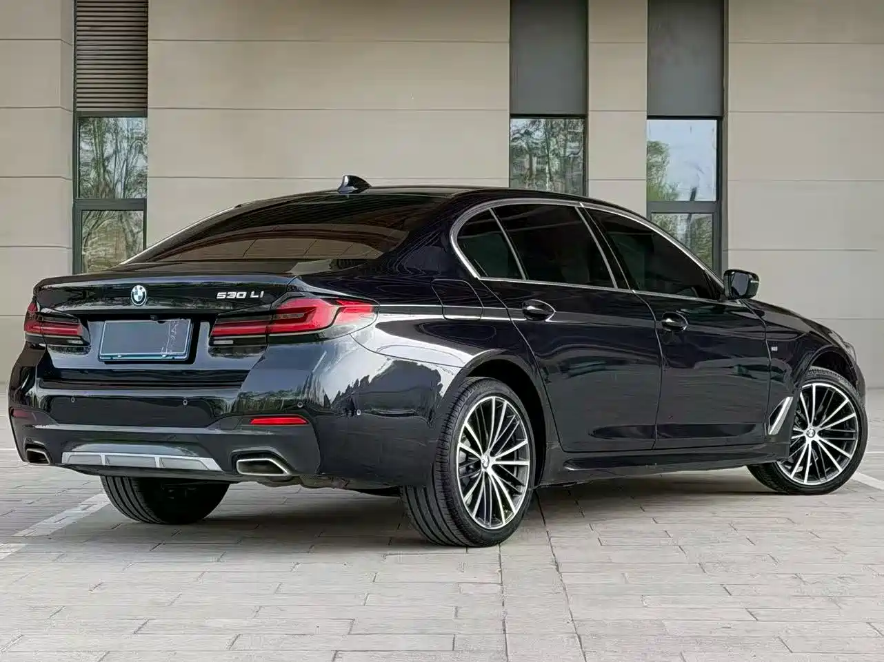 BMW 5 Series 2023 530Li Leading M Sport Package фото 6