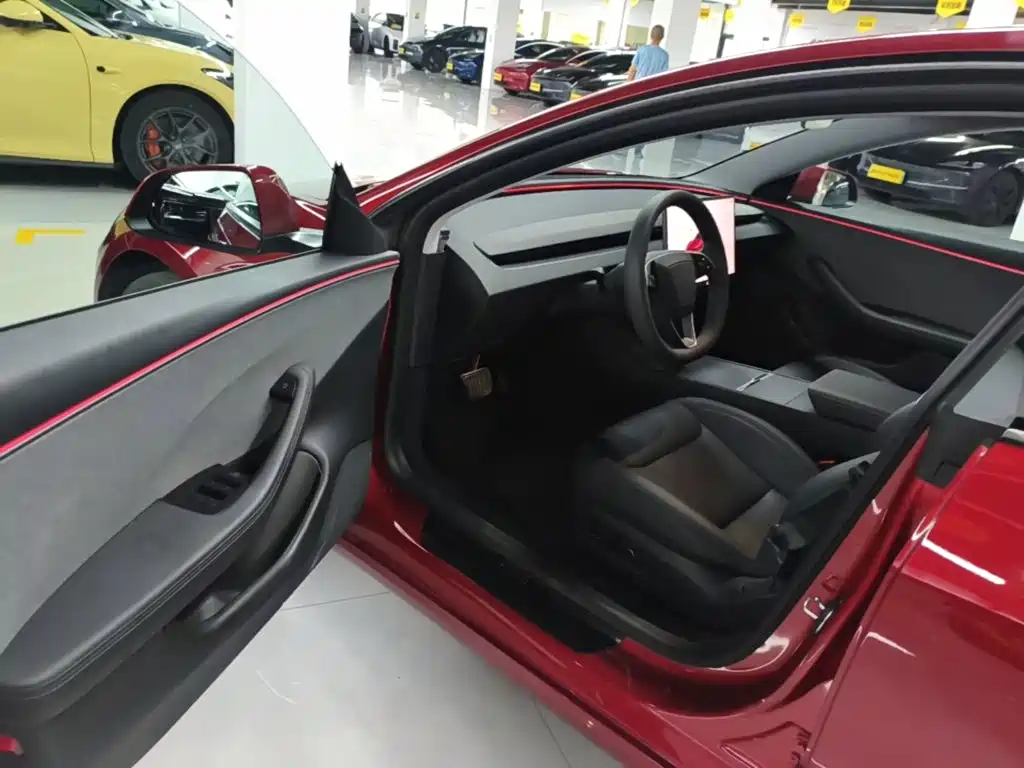 Tesla Model 3 2026 2025 Model Year Facelift Rear-Wheel Drive