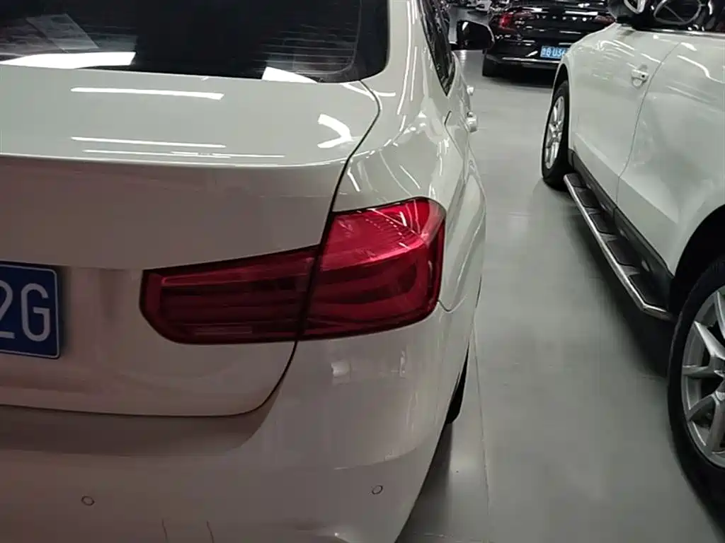 BMW 3 Series 2017 320i M Sport фото 8