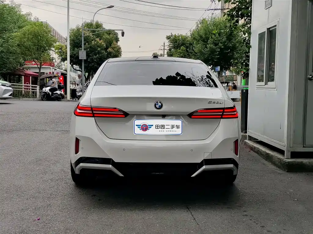 BMW 5 Series 2025 530Li Leading M Sport Package фото 5