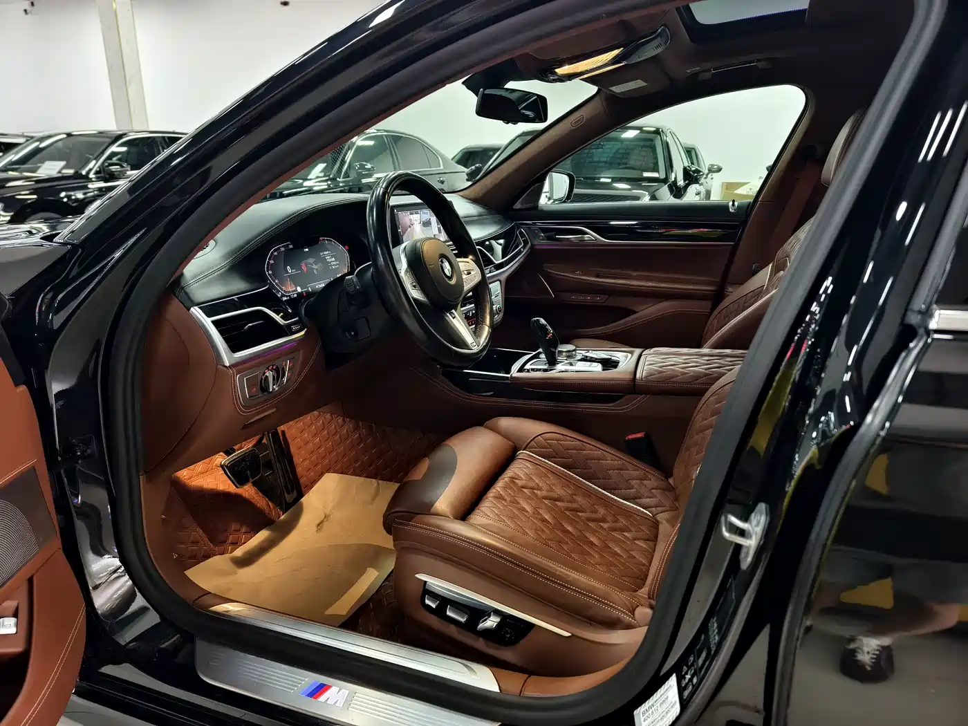 BMW 7 Series 2021 Model 740Li xDrive Executive M Sport Package фото 7