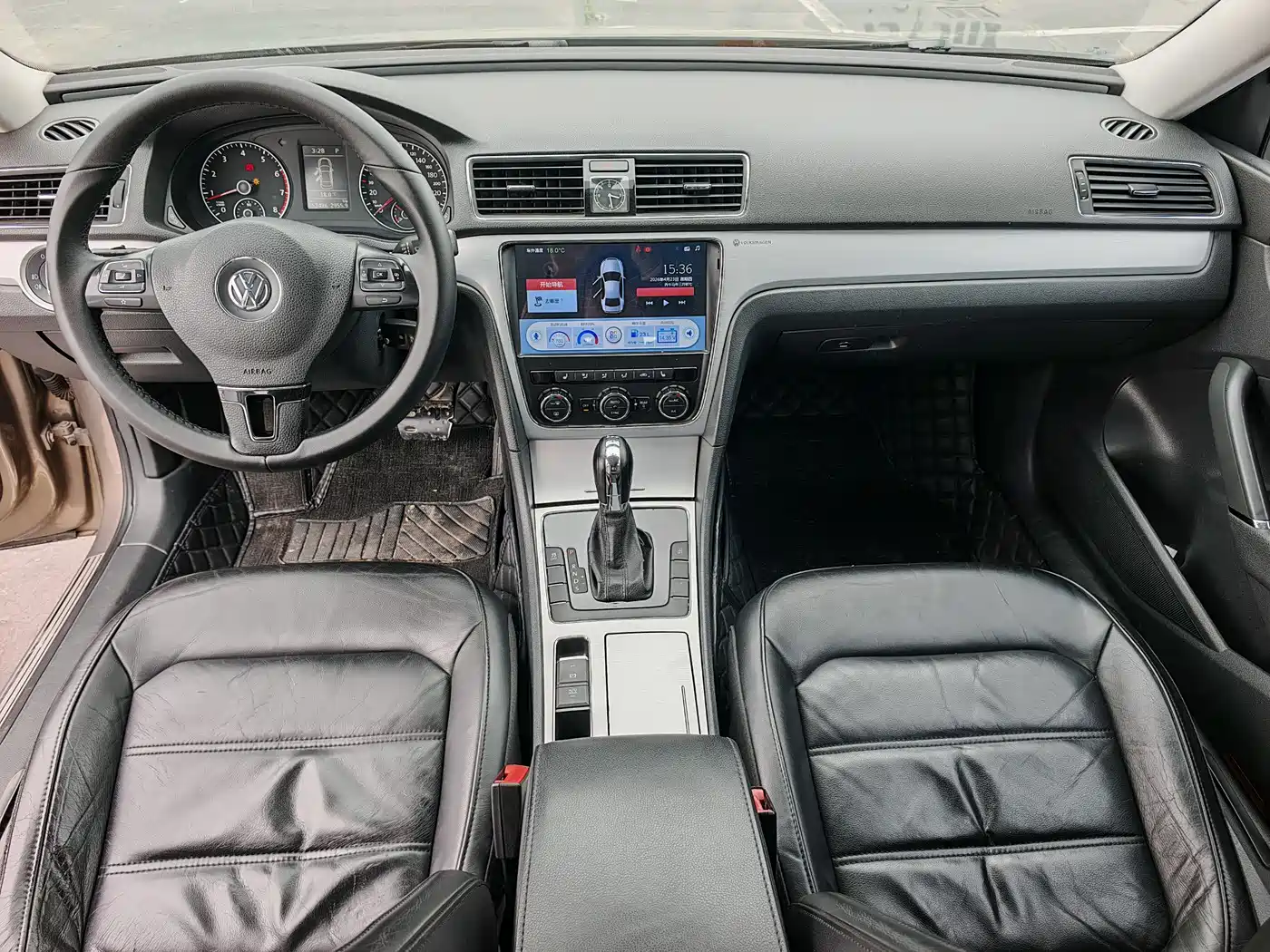 Volkswagen Passat 2014 1.8TSI DSG Luxury Edition фото 10