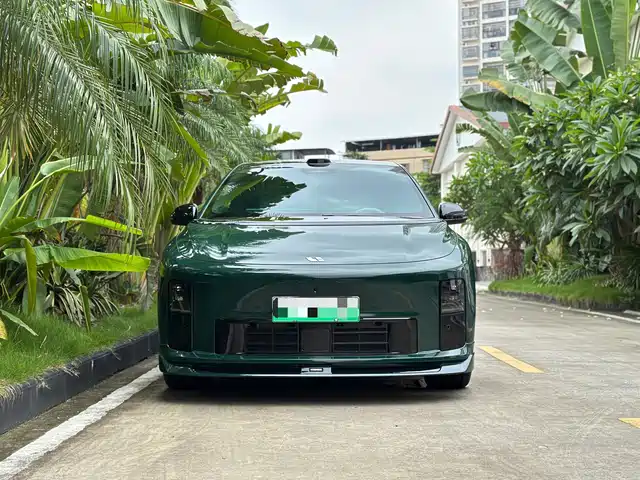 Li Auto i6 2025 4WD Base Model — фото 2