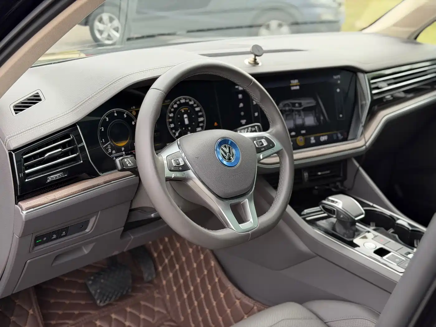 Volkswagen Touareg 2019 3.0TSI Sharp Edge Edition China VI фото 12