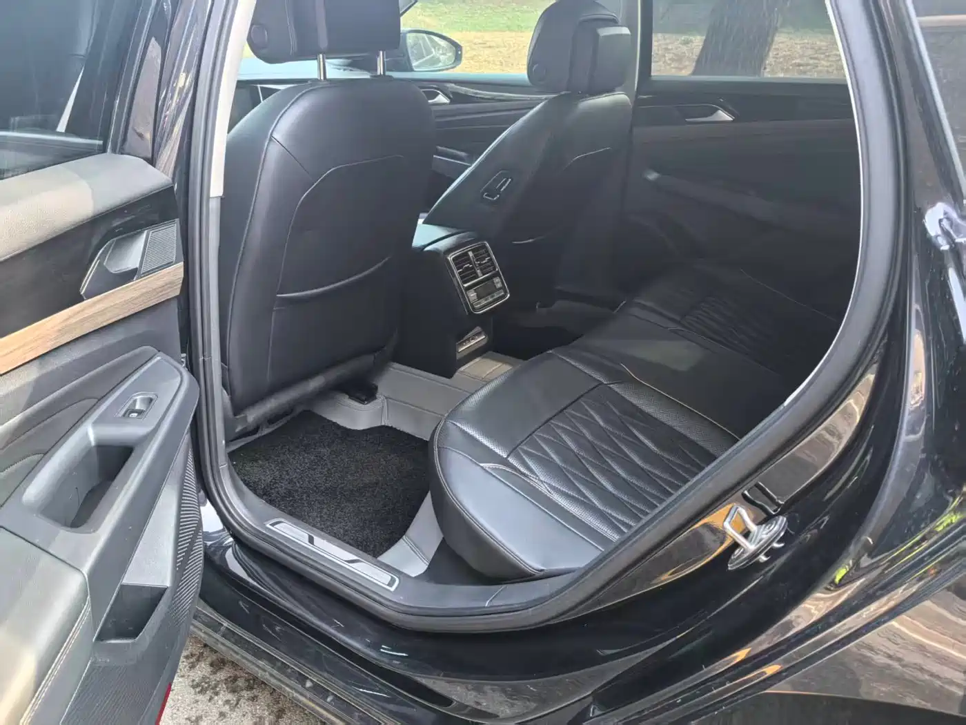 Volkswagen Passat 2020 330TSI Luxury Edition China VI фото 9