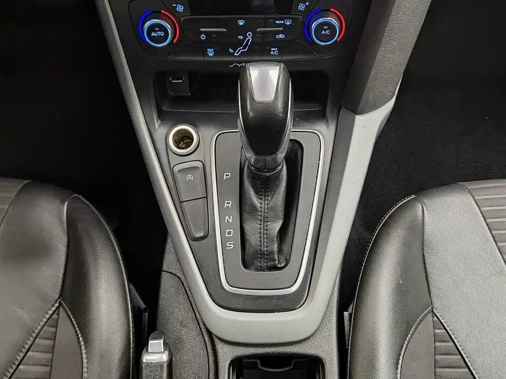 Ford Focus 2015 Hatchback EcoBoost 180 Automatic Sport фото 13
