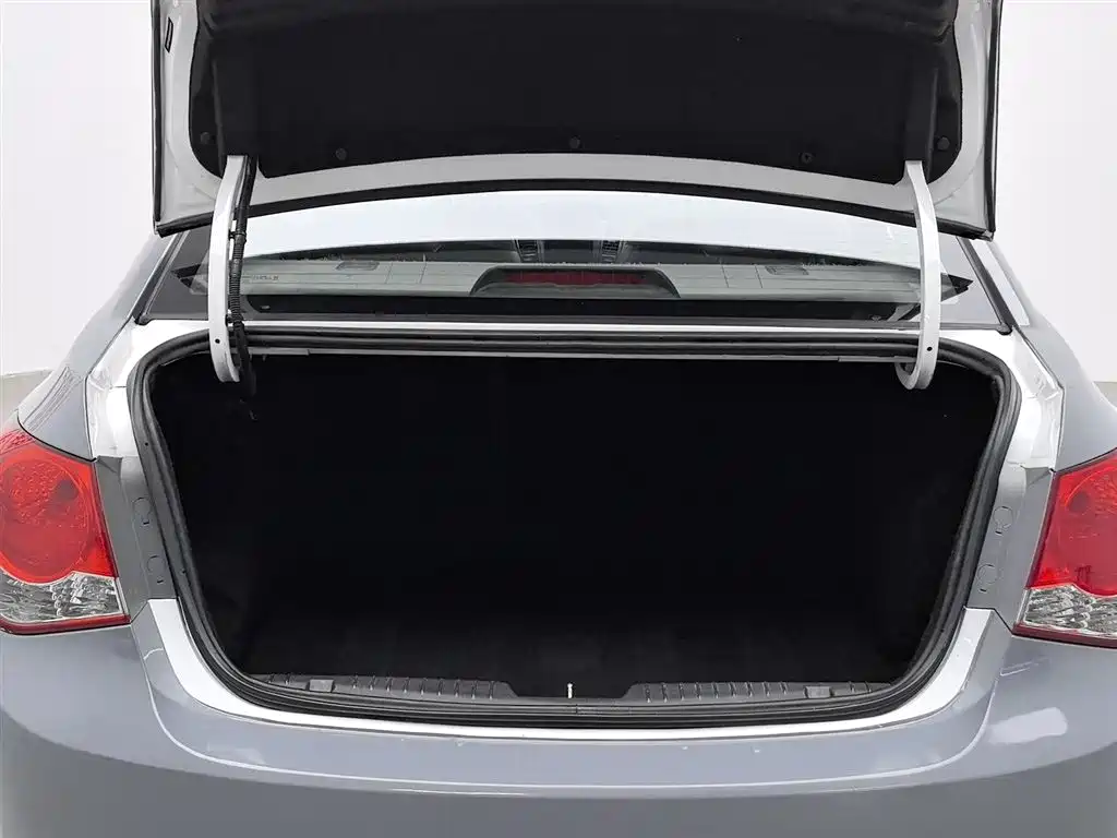 Chevrolet Cruze 2014 1.6L SL Million Commemorative Edition AT фото 16