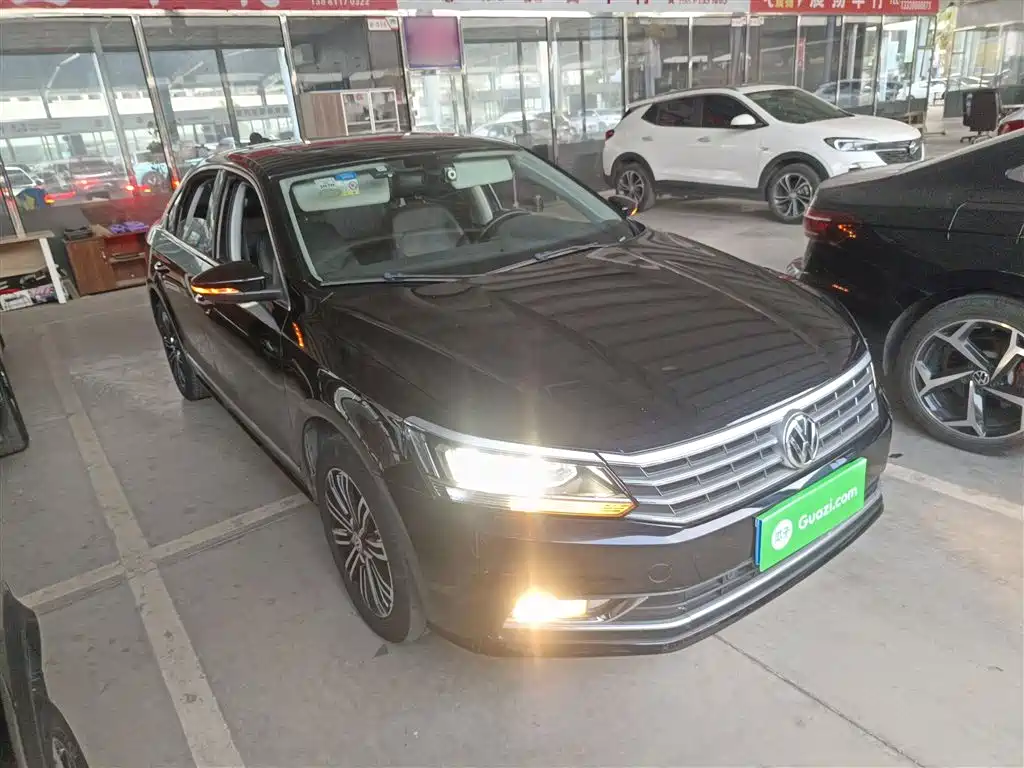 Volkswagen Passat 2017 330TSI DSG Luxury фото 4