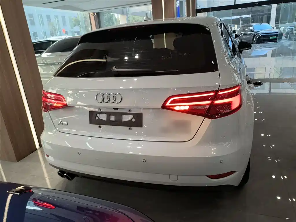 Audi A3 2018 30th Anniversary Sportback 35 TFSI Progressive фото 4