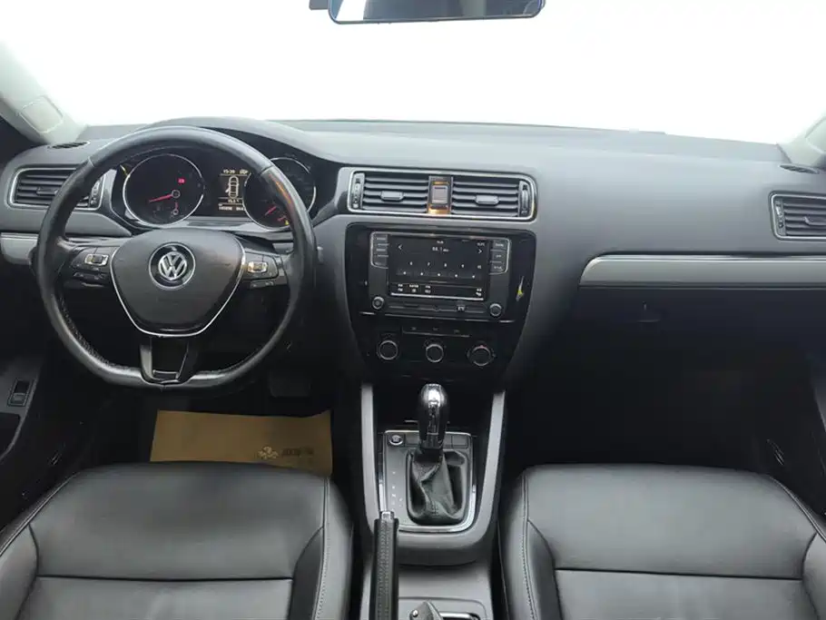 Volkswagen Sagitar 2018 280TSI DSG Spark Edition фото 12